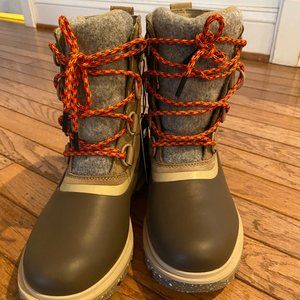 NWT - Sorel Khaki Lennox Leather Duck Boot